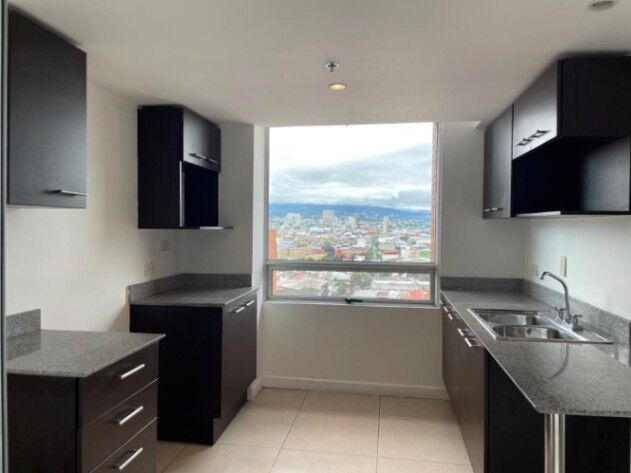 Amplio Apartamento piso 14 en Condominio en Mata Redonda, San José — $225,000