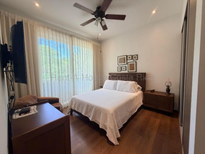 Apartamento amplio en venta, Piedades de Santa Ana in Piedades, Santa Ana, San José — $335,000
