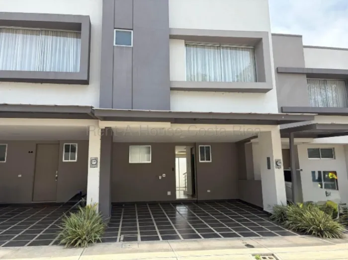 Se alquila casa en Ulloa Heredia 26-2042 en Ulloa, Heredia — ₡ 875 000