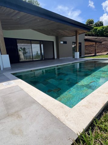 Casa Nueva Moderna con Vistas Panorámicas en Roca Verde en Atenas, Alajuela — $695,000 - Foto 3 de 19