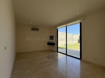 Casa moderna de lujo diseñada por arquitecto en Santa Ana Lindora #26-1654 GS en Pozos, Santa Ana, San José — $4,000 - Foto 5 de 14