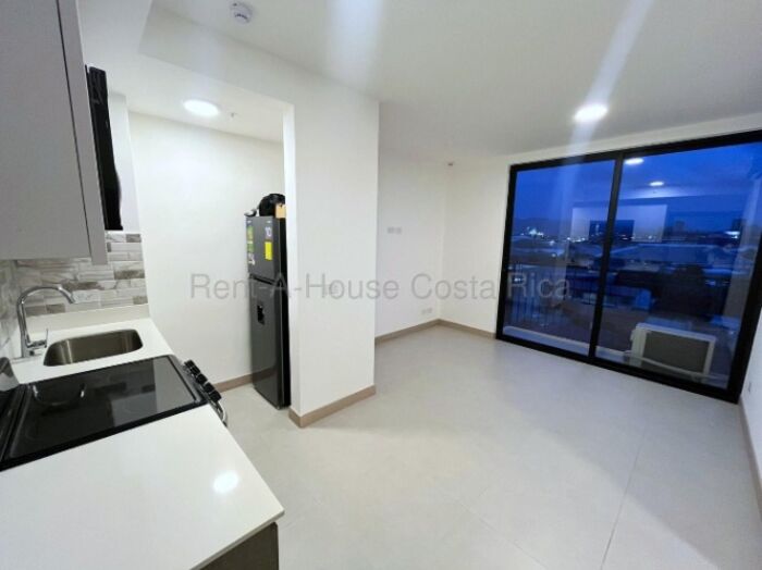 Venta de apartamento semi amoblado con amenidades #26-2113 GS en San Sebastián, San José — $149,000