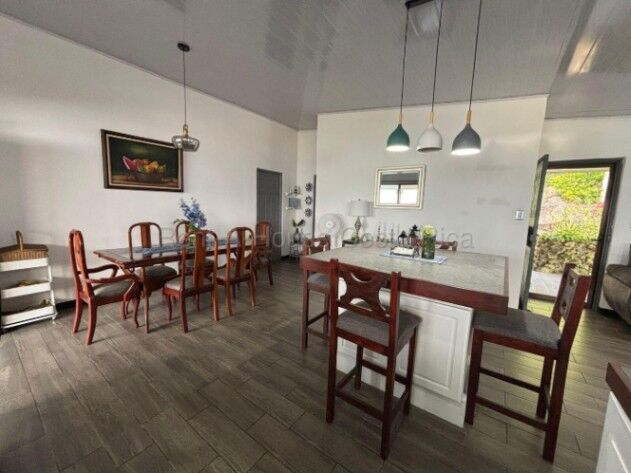 Hermosa casa en cervantes y gran terreno  en Cervantes, Alvarado, Cartago — ₡ 89 000 000