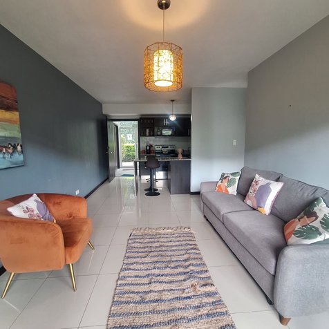 Alquiler de apartamento AMOBLADO Río Oro, Santa Ana. Piso 1 con patio en Santa Ana, San José — $1,400