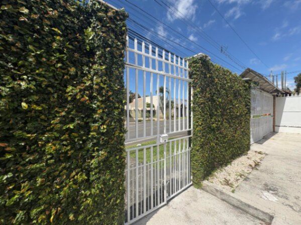 Alquiler de Estupenda Casa en Escazú / JB OFC Mls. 25-1215 en San Rafael, Escazú, San José — $2,500