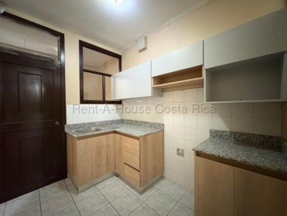 Se alquila apartamento en Escazú Centro 27-2 in Escazú, San José — ₡ 440 000