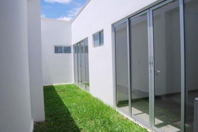 🏡 Alquiler – Casa en La Caraña, Santa Ana   ¡Un solo nivel lleno de estilo y comodidad! ✨  26-1306  en Piedades, Santa Ana, San José — $1,750