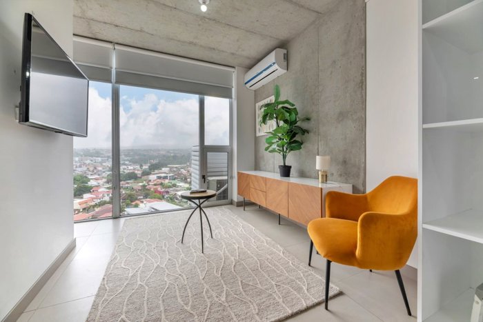 Venta de loft amueblado con vista abierta, Freses. (FE) en Curridabat, San José — $130,000 - Foto 2 de 9