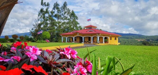ESPECTACULAR PROPIEDAD Y CASA DE LUJO EN MORAVIA.  en San Jerónimo, Moravia, San José — $1,650,000