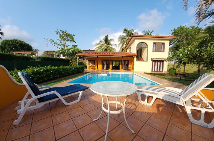 Villa Flamboyan, La Garita, Tamarindo, Guanacaste, Costa Rica. en Tamarindo, Santa Cruz, Guanacaste — $589,000 - Foto 2 de 33