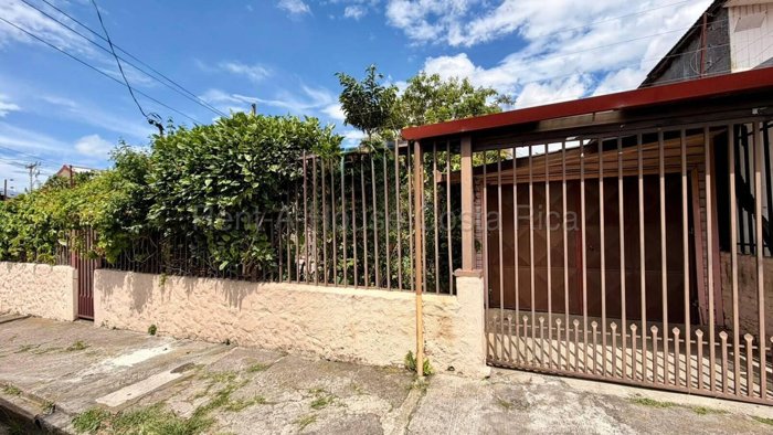 Venta de Propiedad en el Centro de Curridabat. RAH 27-391 en Curridabat, San José — $320,000