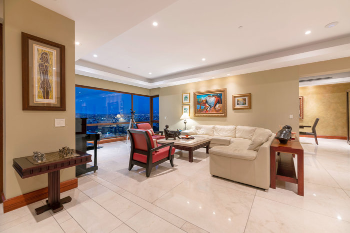 Venta de apartamento ubicado en Jaboncillos Escazú. in Escazú, San José — $875,000