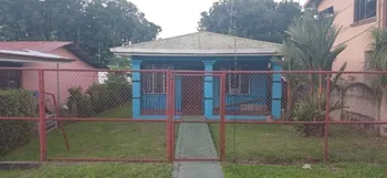 SE VENDE BELLA CASA Y PROPIEDAD EN GUÁPILES. 