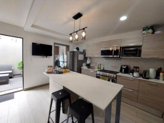 Se alquila espaciosa casa con terraza en San Antonio Escazú 26-13 in San Antonio, Escazú, San José — $1,600