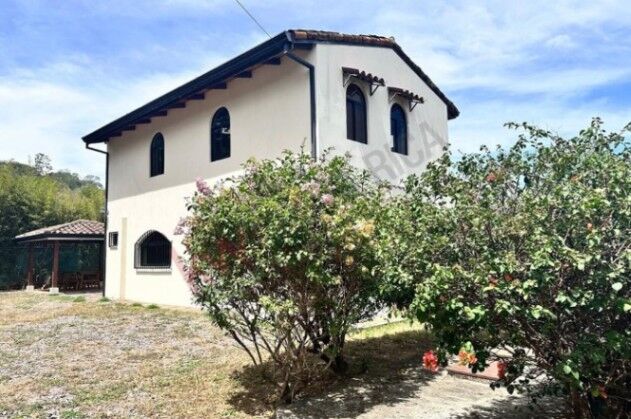 VENDO CASA EN BRASIL DE SANTA ANA. in Brasil, Santa Ana, San José — $380,000