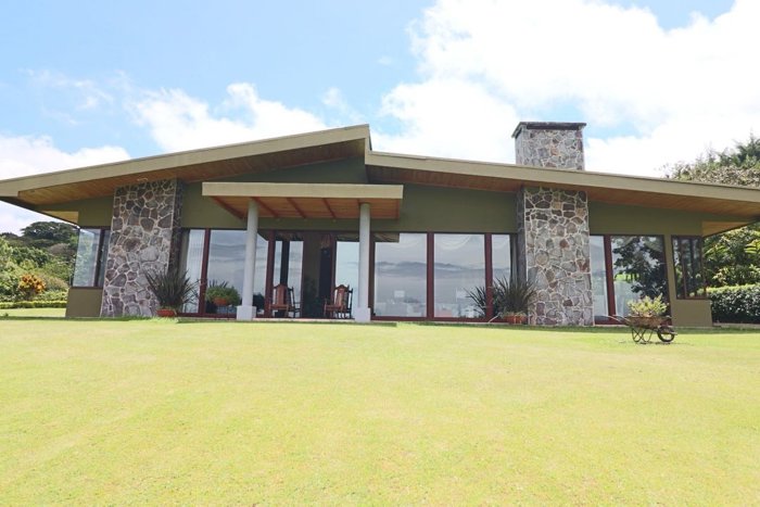 Quinta de lujo con 1,5 hectáreas y vista | San Isidro de Heredia en San Isidro, Heredia — $1,541,912