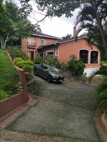 VENTA DE QUINTA CON 2 CASAS, CIUDAD COLON, RES MONTES DEL VALLE in Colón, Mora, San José — $1,500,000
