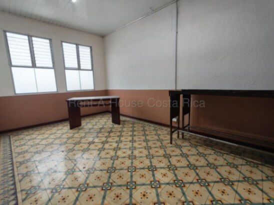 MLS-27-164 KQ ALQUILER OFICINA EL CARMEN SAN JOSE CONTACTENOS AL # 88987222 in Carmen, San José — ₡ 250 000