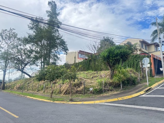 SE VENDE EN AYARCO SUR LOTE EN CALLE PRINCIPAL in Curridabat, San José — $253,125