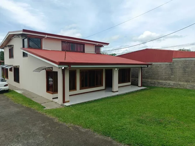 Venta de casa San Miguel de Heredia con potencial apartamentos in San Miguel, Santo Domingo, Heredia — $600,000
