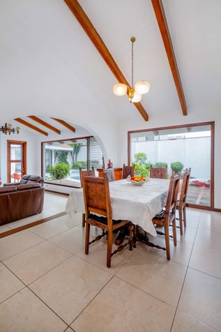 Casa de Una Planta con Piscina en Venta en Trejos Montealegre en San Rafael, Escazú, San José — $475,000 - Foto 3 de 21
