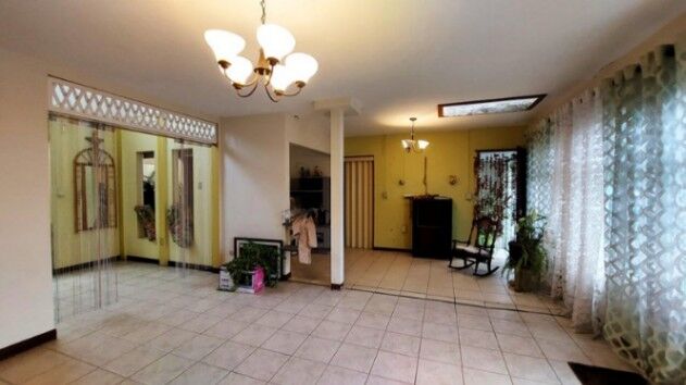 Se vende casa con uso de suelo mixto en Catedral San José 25-825 in Catedral, San José — ₡ 76 000 000