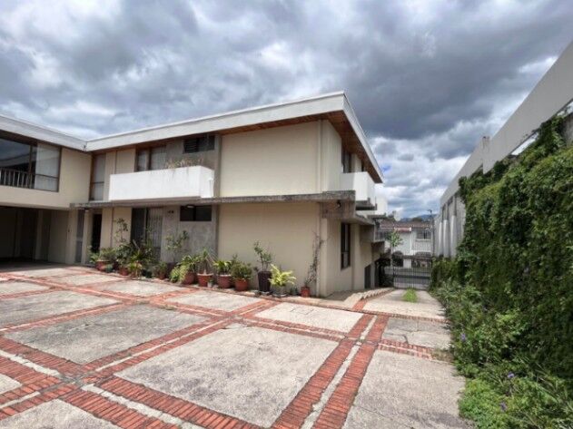 MLS-25-1900 LS VENTA PROPIEDAD CON 5 APARTAMENTOS SAN PEDRO MONTES DE OCA in San Pedro, Montes De Oca, San José — $1,400,000