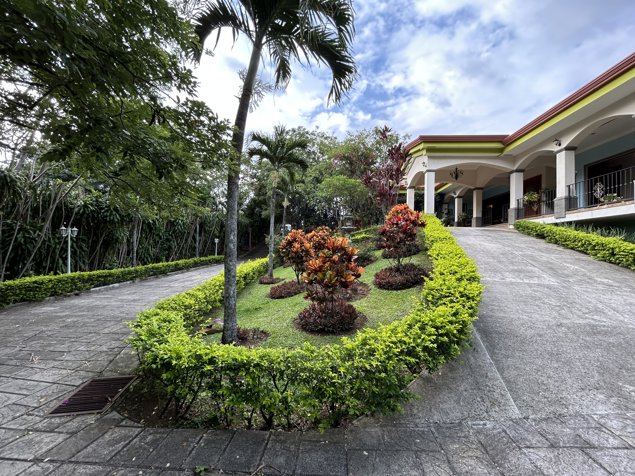 Casa de una planta en venta Ciudad Colon in Colón, Mora, San José — $799,000 - Photo 3 of 27