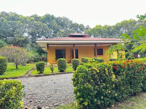 VENDO LOTE CON CASA DE DESCANSO EN TURRUBARES-SAN JOSÉ. en Carara, Turrubares, San José — $350,000