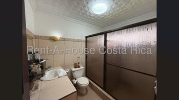 Se vende casa con amplio terreno San Rafael, Heredia #26-1457 en Ángeles, San Rafael, Heredia — $726,000 - Foto 5 de 10