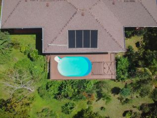 CASA AMUEBLADA CON PISCINA Y LOTE DE 7.000 M² EN CARRILLO ALTO DE POÁS, ALAJUELA in Carrillos, Poás, Alajuela — $595,000 - Photo 3 of 33