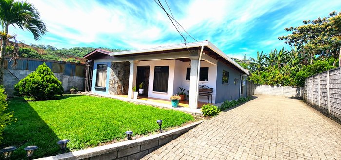 Hermosa propiedad con amplio terreno en Naranjo in Naranjo, Alajuela — $195,000