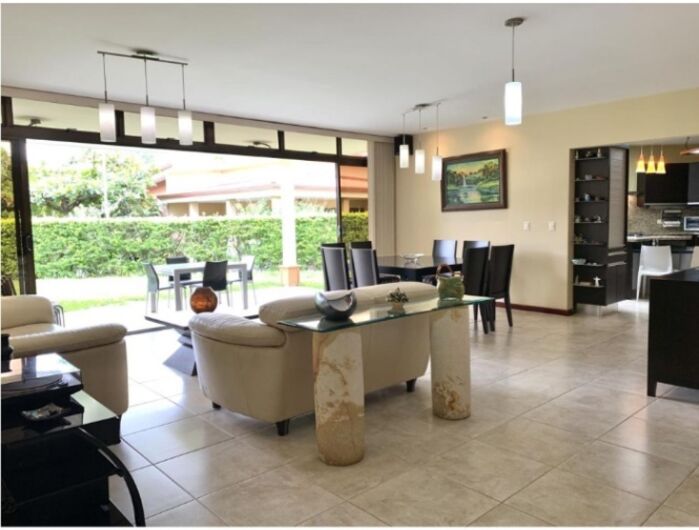 VENDO CASA DE UNA PLANTA EN PIEDADES DE SANTA ANA. en Piedades, Santa Ana, San José — $385,000