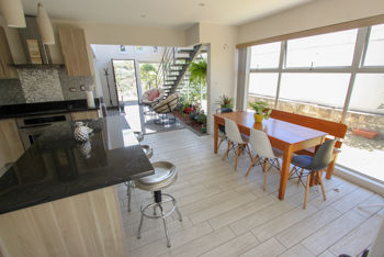 Casa Moderna en Brasil de Santa Ana con Patio, Rancho BBQ y Seguridad en Brasil, Santa Ana, San José — $275,000 - Foto 4 de 21