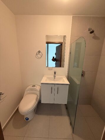 Alquiler de Apartamento Semi-Amueblado en Cinco Esquinas-Tibás. en Cinco Esquinas, Tibás, San José — $1,200