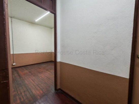 MLS-27-163 KQ ALQUILER LOCAL COMERCIAL EL CARMEN SAN JOSE CONTACTENOS AL # 88987222 in Carmen, San José — ₡ 125 000