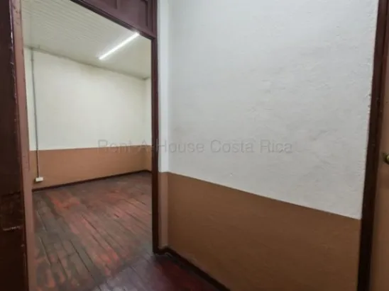 MLS-27-163 KQ ALQUILER LOCAL COMERCIAL EL CARMEN SAN JOSE CONTACTENOS AL # 88987222 en Carmen, San José — ₡ 125 000 - Foto 3 de 5