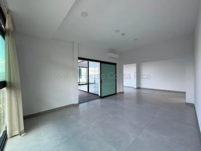 Penthouse en Escazú con amplia terraza, vistas panorámicas y acabados de lujo #26-1639 GS in Escazú, San José — $800,000 - Photo 2 of 16