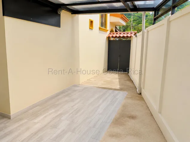 Venta de casa en condominio con terraza y seguridad #27-312 GS in Tirrases, Curridabat, San José — $179,000 - Photo 2 of 9