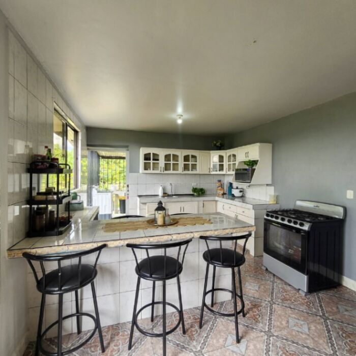 Casa con ingresos de alquilantes, Cajon, Perez Zeledon. en Cajón, Pérez Zeledón, San José — $120,000