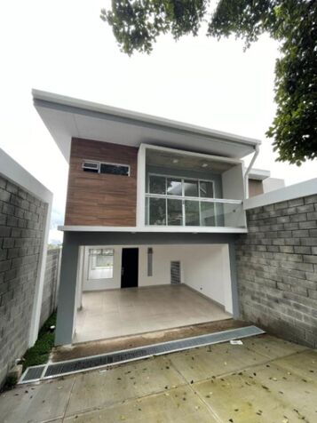 Se vende . For sale . Bella casa en Bebedero de Escazú . Cerca de la montaña . .  en San Antonio, Escazú, San José — ₡ 135