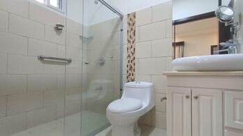 Alquiler de Casa en Montes de Oca, San José. RAH 26-344 en Sabanilla, Montes De Oca, San José — $1,900 - Foto 5 de 20