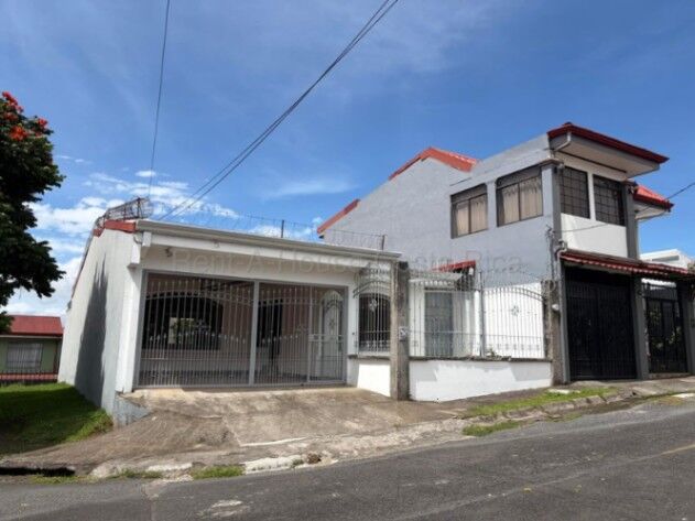 Venta casa de un nivel, con jardín en cotizada zona San Pablo Heredia in San Pablo, Heredia — ₡ 98 000 000