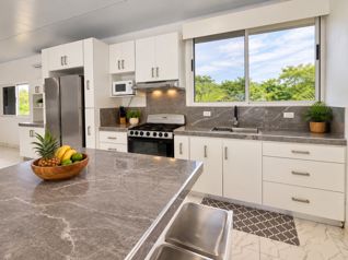 Finca con cuatro casas y piscinas privadas en Guanacaste para vivir y generar ingresos en Veintisiete De Abril, Santa Cruz, Guanacaste — $1,950,000 - Foto 3 de 50