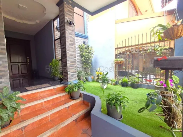 VENTA DE HERMOSA CASA EN SAN PABLO DE HEREDIA. CERCA DE TODO. en San Pablo, Heredia — ₡ 165 000 000 - Foto 2 de 12