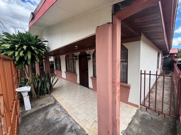 Casa asequible en vecindario tranquilo in Atenas, Alajuela — $100,000