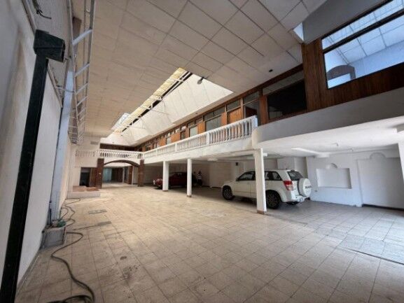 Se vende amplia plaza comercial para inversión en Heredia 26-555 en Heredia — $800,000