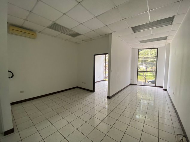 SE ALQUILA OFICINA EN OFICENTRO PADRE PIO en Pavas, San José — $560 - Foto 2 de 4