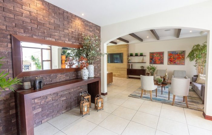 Casa en lujoso condominio Cerro Real, Guachipelin, Escazú in San Rafael, Escazú, San José — $695,000