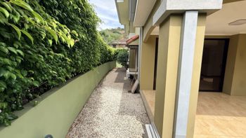 Casa Esquinera de 3 Habitaciones con Jardín y Terraza en Almería en Pozos, Santa Ana, San José — $420,000 - Foto 4 de 42